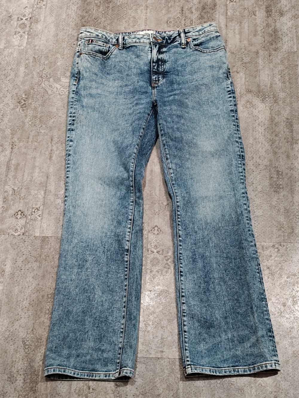 Classic Ladies's Light Wash Blue Jeans
